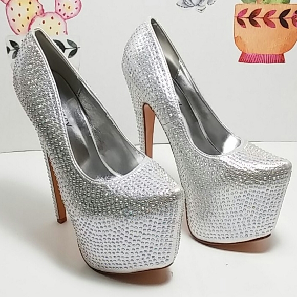 SALE!New Silver Stiletto Heel with Rhinestones - Picture 1 of 11